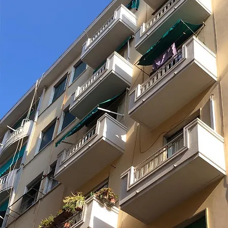 Апартаменти Centrally Located By Harbour With Elevator *