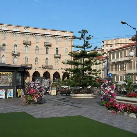 Centrally Located By Harbour With Elevator Apartman *