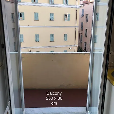 Centrally Located By Harbour With Elevator Apartment