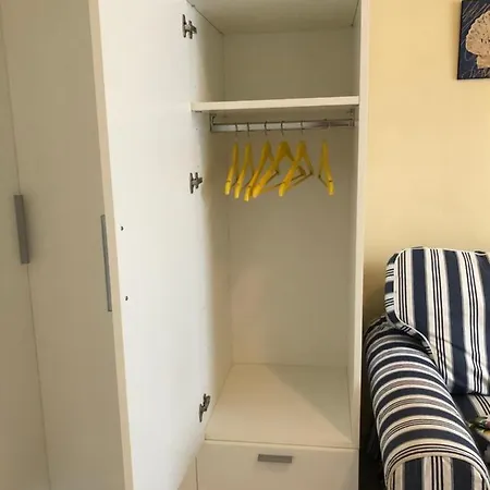 Centrally Located By Harbour With Elevator Apartman
