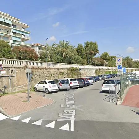 Centrally Located By Harbour With Elevator Apartment Sanremo