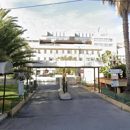 Centrally Located By Harbour With Elevator * San Remo